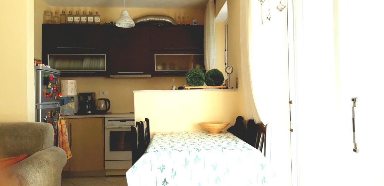 Sunny Apartment In Quiet Part Of Centre Sarandë Exterior foto