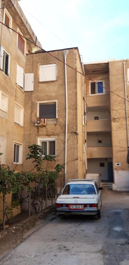 Sunny Apartment In Quiet Part Of Centre Sarandë Exterior foto